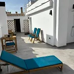 Centric Apartment With Rooftop